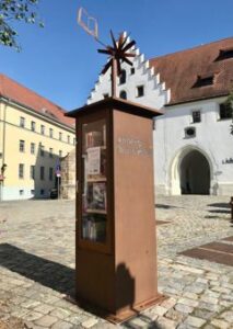 Luftige Bücherzelle in Amberg