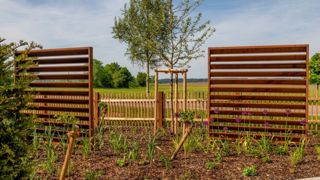 Sichtschutz mit Holzelement  Woodsteel - Schönes für Haus und Garten