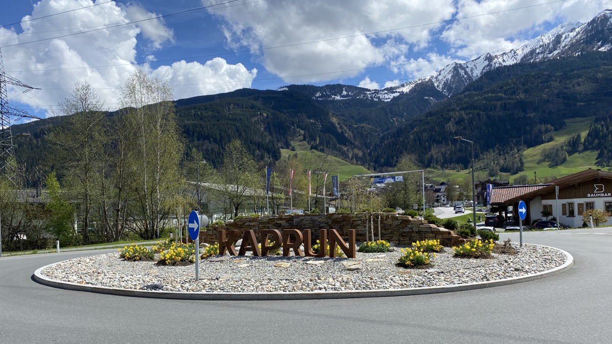 Willkommensgruß in der Alpengemeinde KAPRUN aus Cortenstahl-Buchstaben