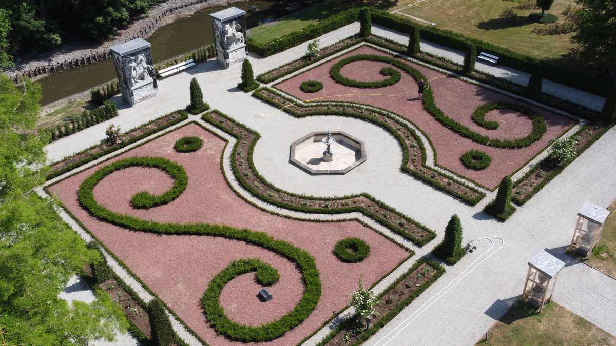 Wegbegrenzungsband EASY-LINER in Nachbildung eines historischen Schlossgartens