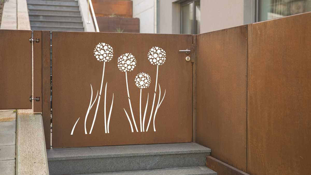 Gartentüre PORTA mit gelasertem Motiv und Acrylglashinterlegung