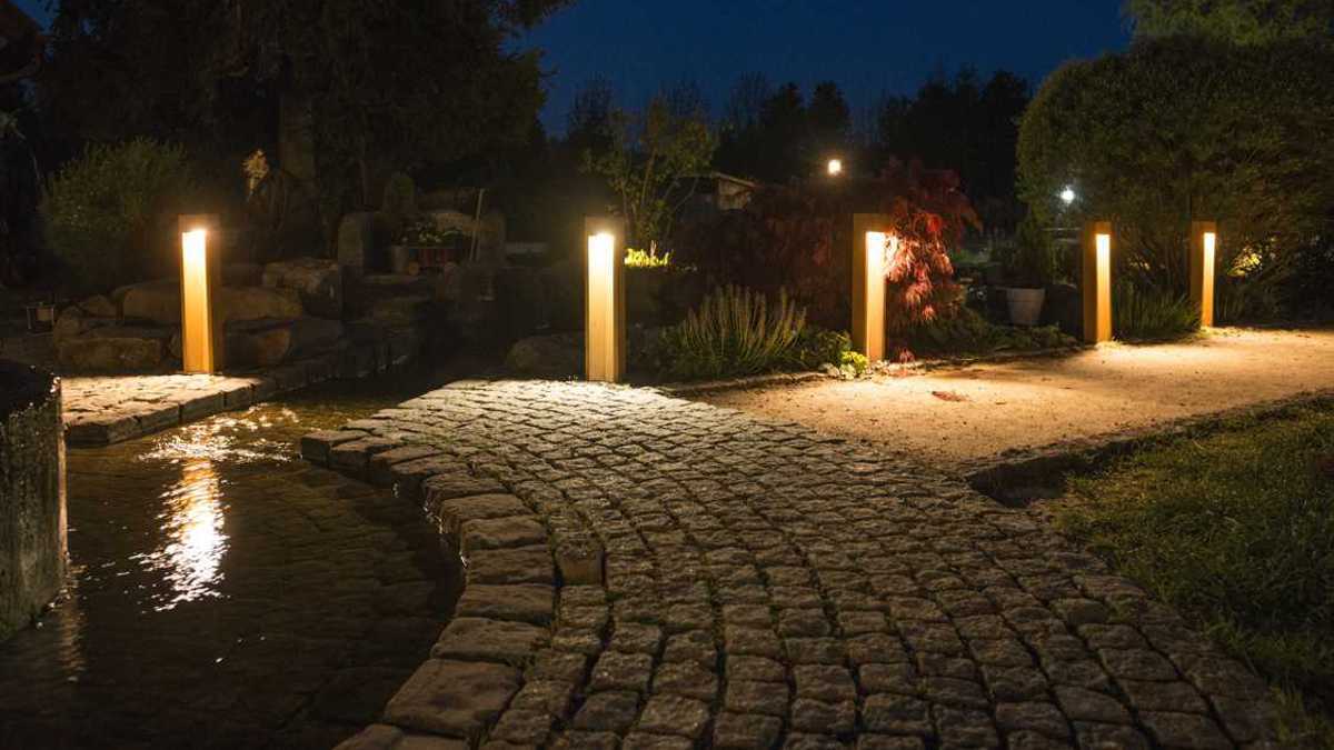 Licht für dunkle Gartenwege mit Außenleuchten COMO und AREZZO