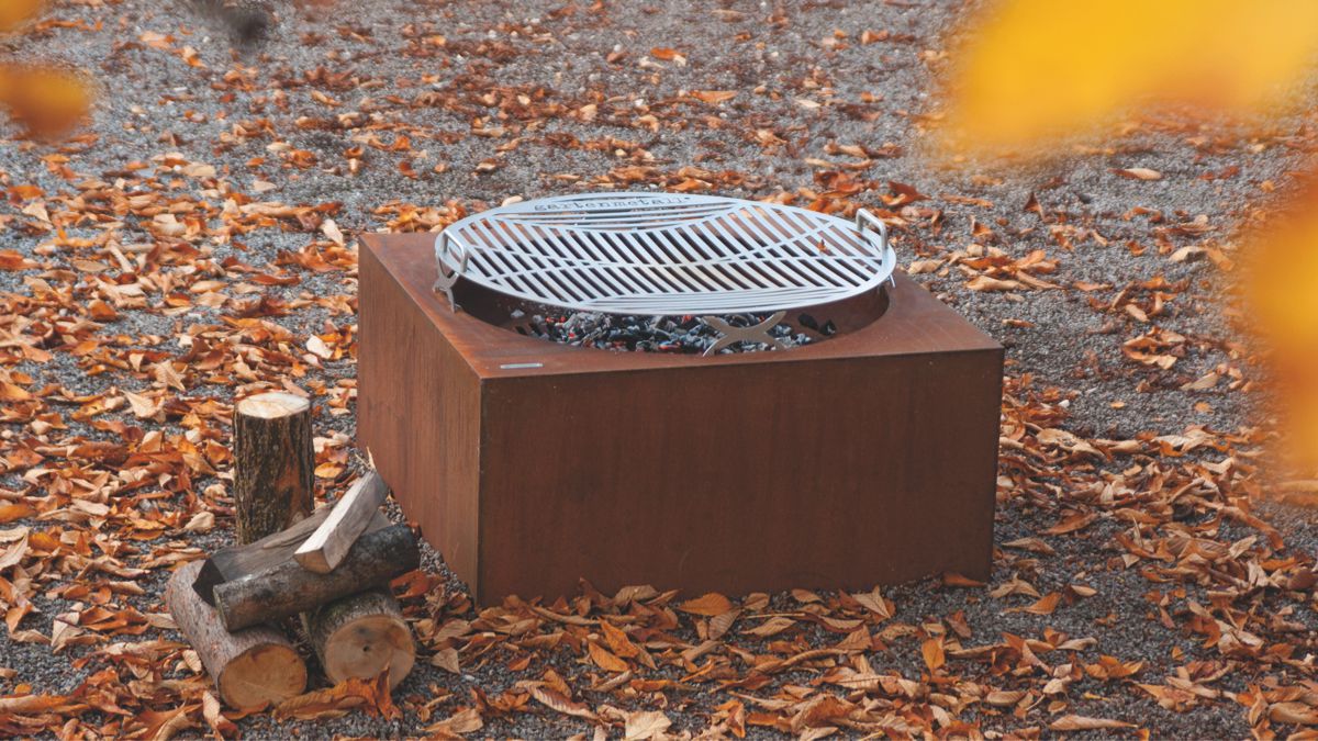 Feuerstelle TROJA für Holzfeuer mit Grillring
